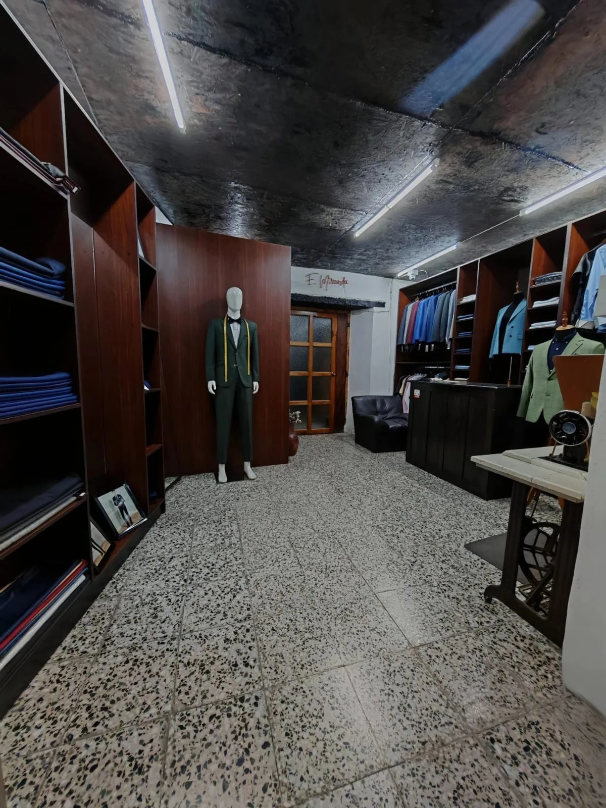 Details of fine craftsmanship and bespoke tailoring at E. Miranda - image 1