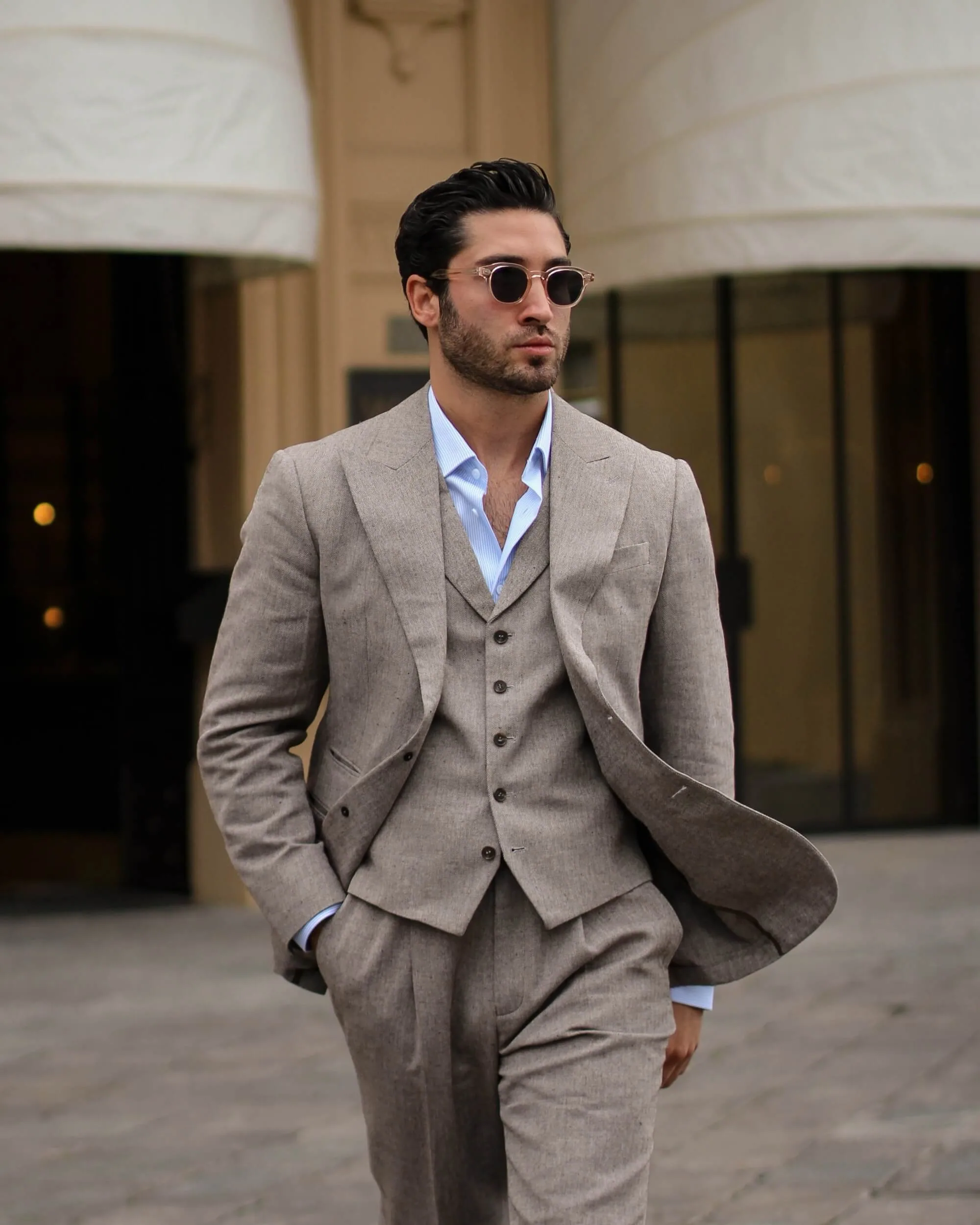Traje formal elegante como muestra de la confección y estilo de Sastrería E. Miranda