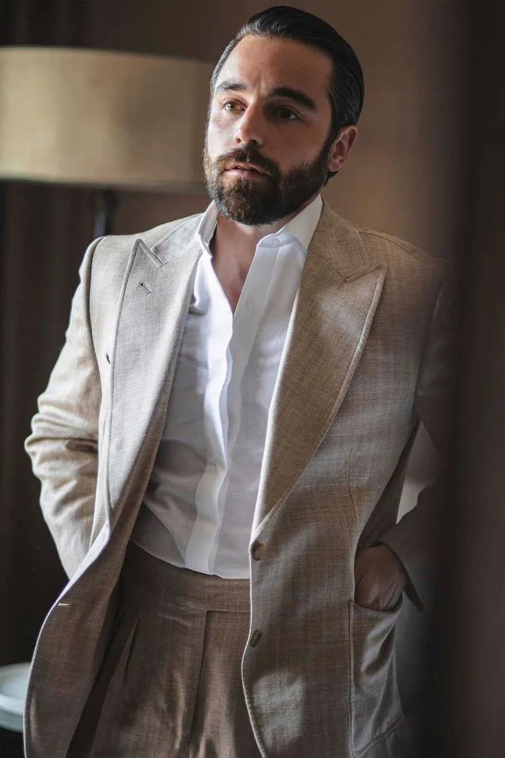 Details of fine craftsmanship and bespoke tailoring at E. Miranda - image 6