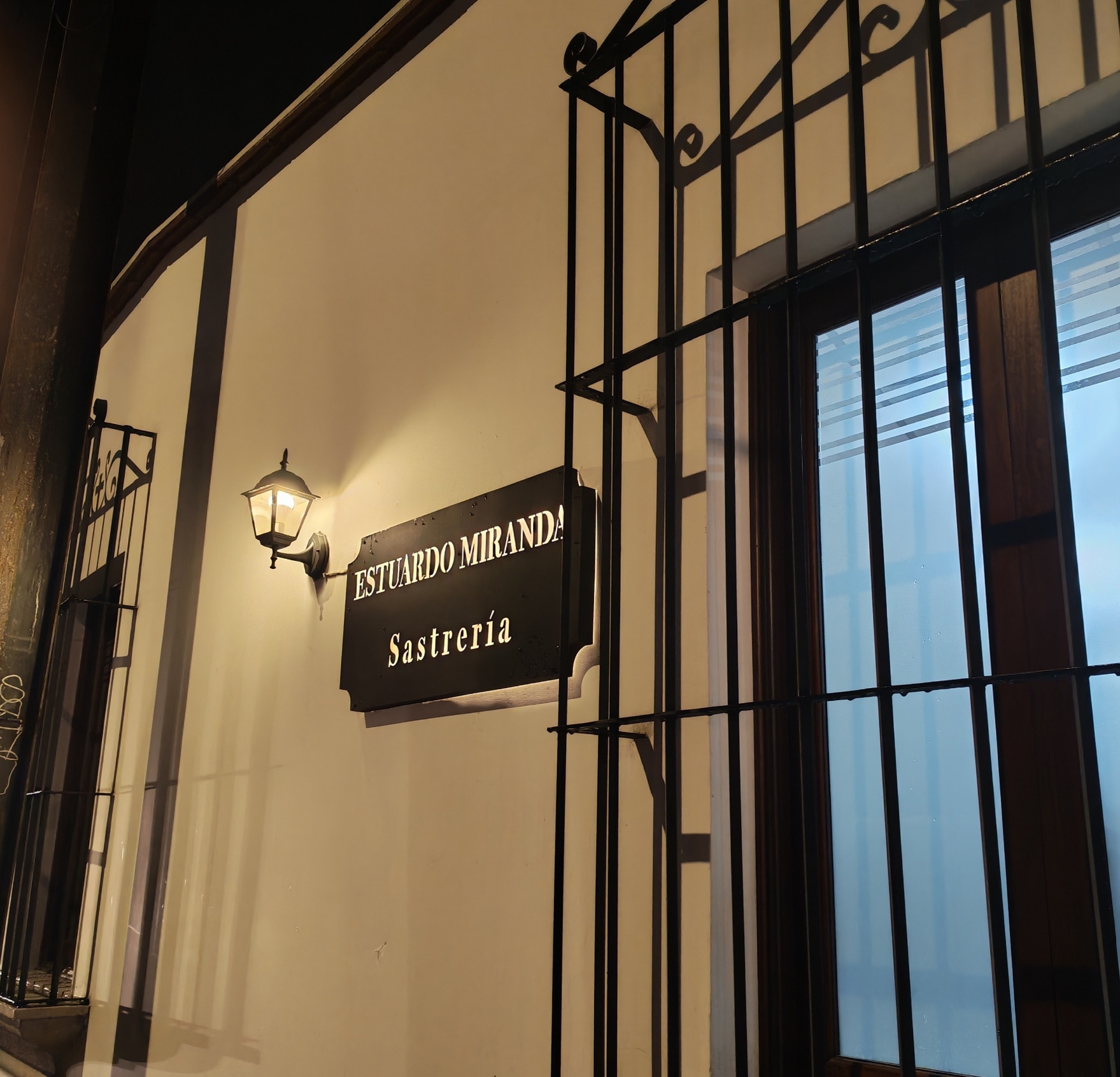 Custom-made suits and artisanal tailoring by E. Miranda in Antigua Guatemala